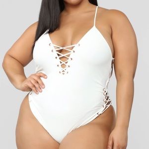 White cross swimsuit (PLUS)